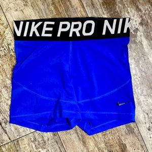 NIKE SHORTS